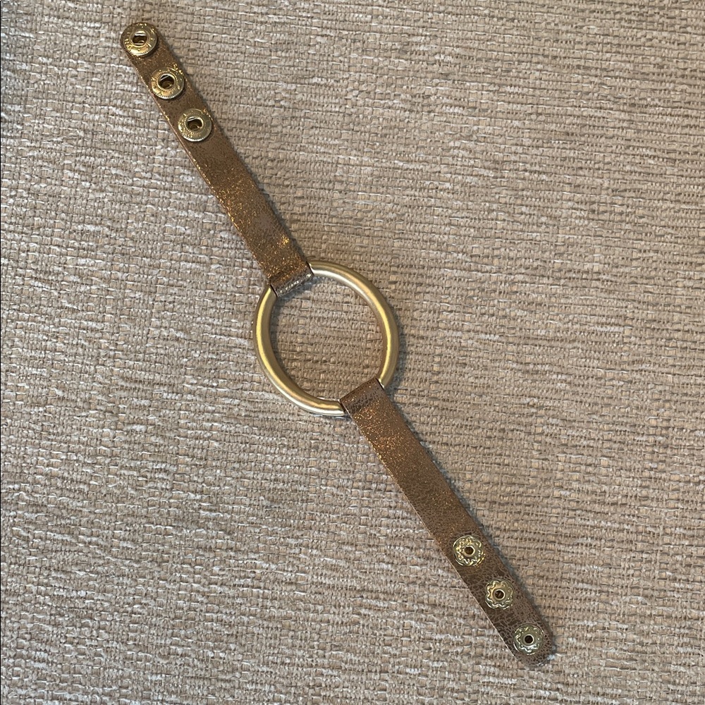 2 Gold-Tone Circle Leather Snap Bracelets $20for 2!! NEW - Picture 3 of 4